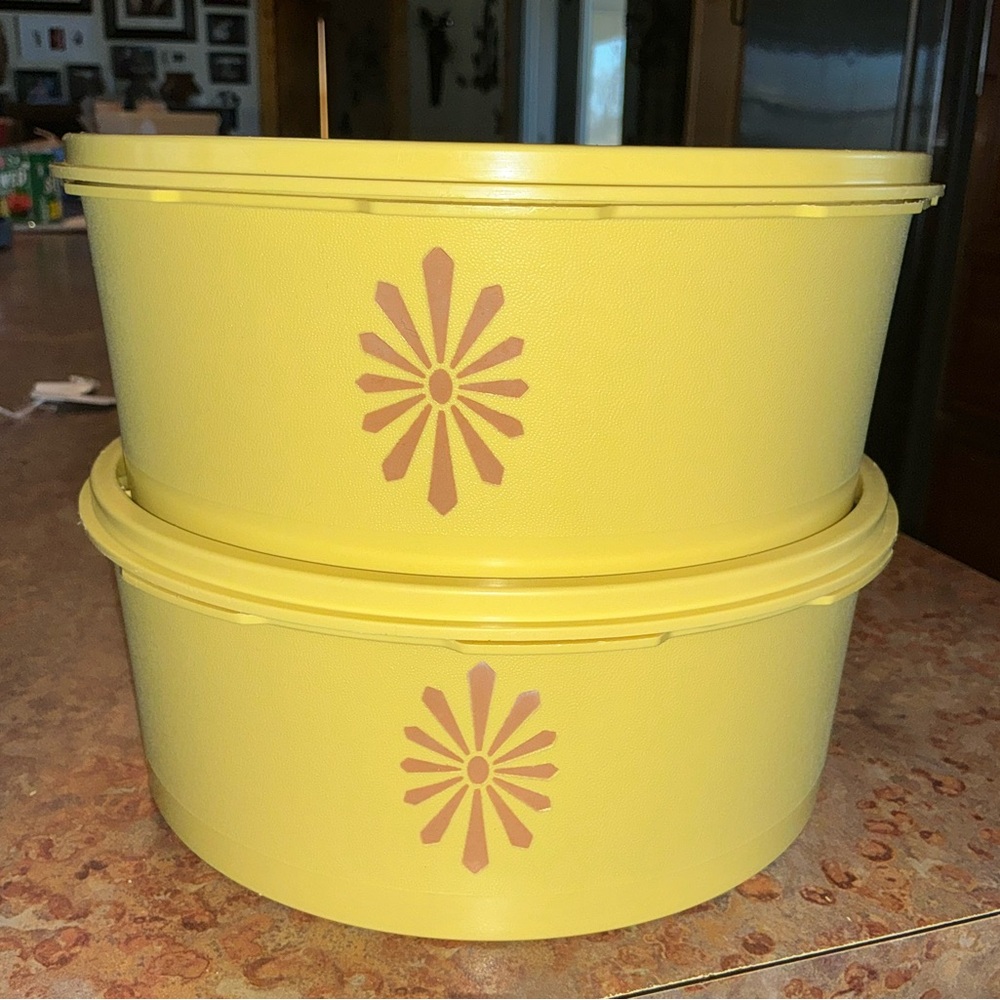 VINTAGE TUPPERWARE HARVEST GOLD #1204 CANISTER W/LID